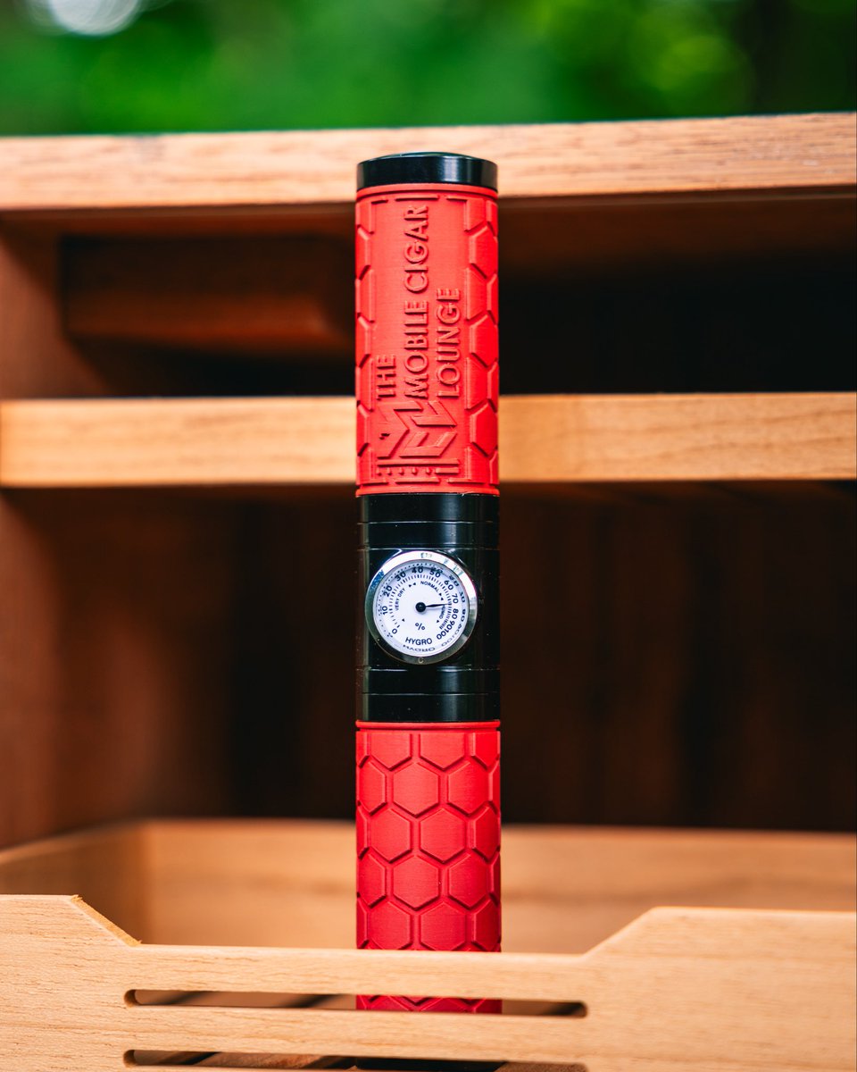 Honoring all who’ve served this #VeteransDay  and celebrating 250 years of the U.S. Marine Corps! 🦅🌎⚓

Buy any CIGADOR and get a FREE red, white &amp; blue “The Mobile Cigar Lounge” shirt.  Visit our link in bio to grab yours!