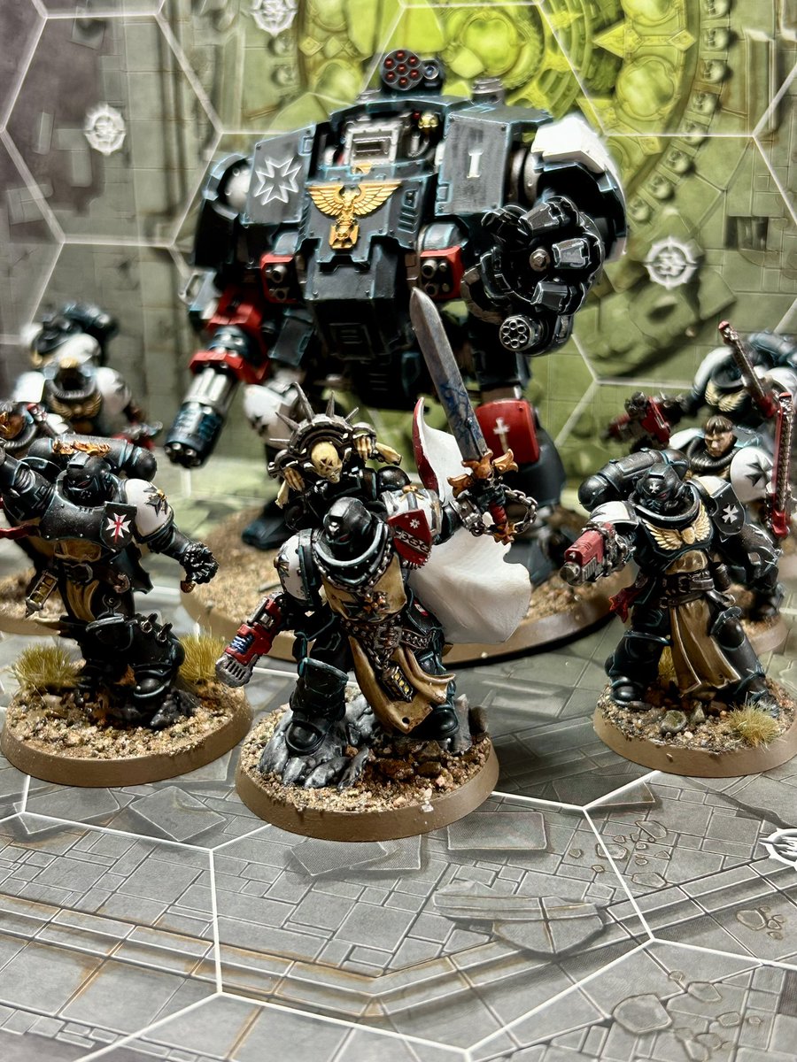 averagepaints's tweet image. Hey, remember that Black Templars launch box I impulse bought in 2021…? Completed it mate. Now which FOMO box to slow burn next?! #PaintingWarhammer #WarhammerCommunity