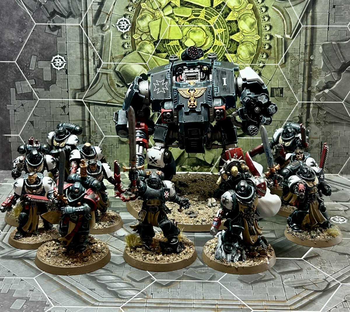averagepaints's tweet image. Hey, remember that Black Templars launch box I impulse bought in 2021…? Completed it mate. Now which FOMO box to slow burn next?! #PaintingWarhammer #WarhammerCommunity