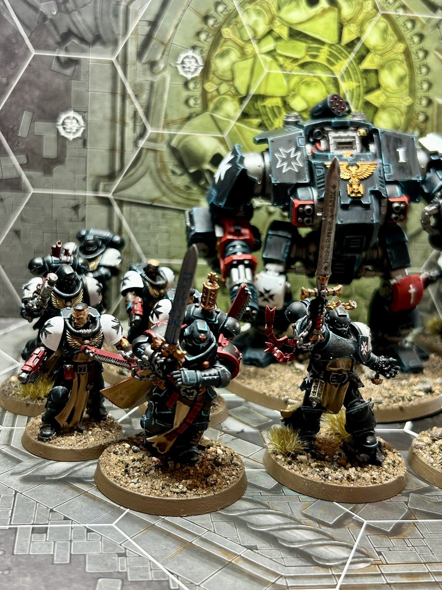 averagepaints's tweet image. Hey, remember that Black Templars launch box I impulse bought in 2021…? Completed it mate. Now which FOMO box to slow burn next?! #PaintingWarhammer #WarhammerCommunity