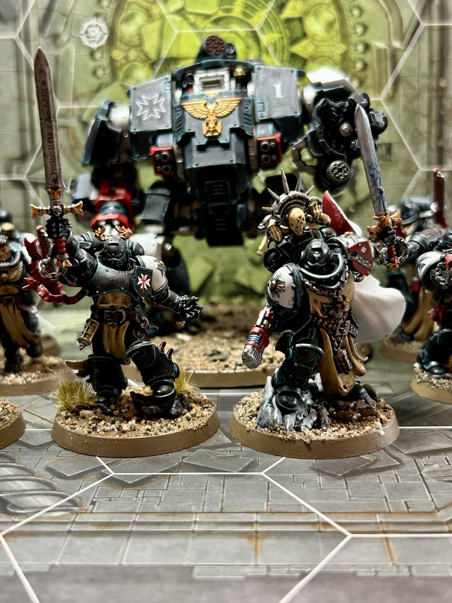 averagepaints's tweet image. Hey, remember that Black Templars launch box I impulse bought in 2021…? Completed it mate. Now which FOMO box to slow burn next?! #PaintingWarhammer #WarhammerCommunity