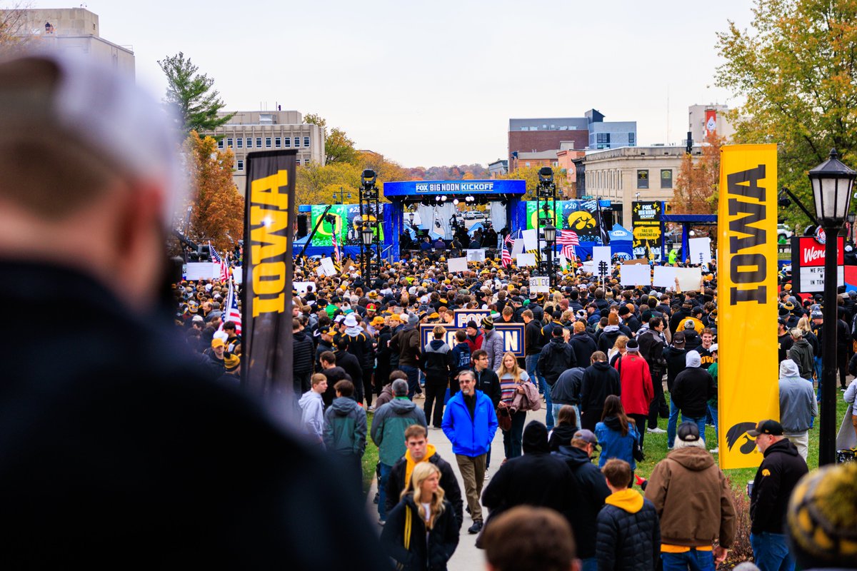 BNKonFOX's tweet photo. Is this heaven? No, it’s the UNIVERSITY OF IOWA 🔥

Thanks for partying with us @TheIowaHawkeyes 💛 https://t.co/ErnVIIkEdr