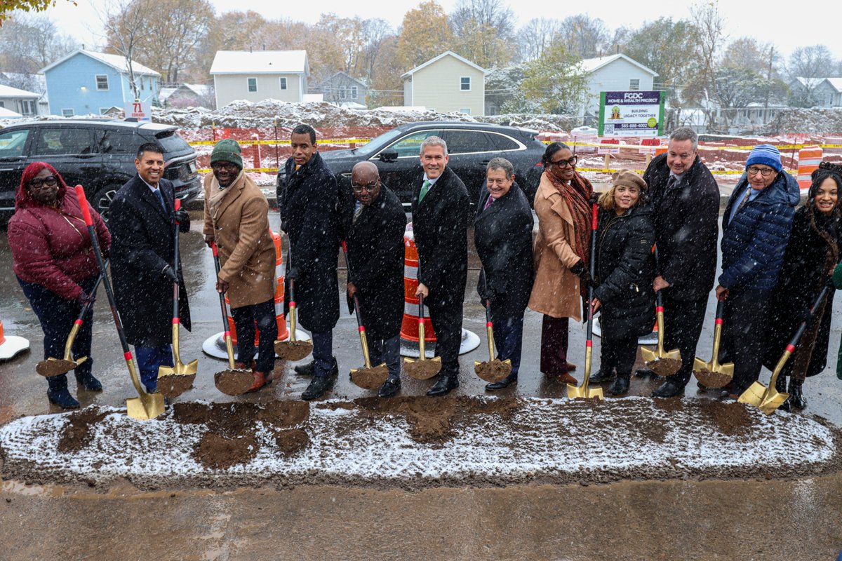 NYSHCR's tweet photo. HCR has been instrumental in jump starting a project to expand affordable homeownership opportunities in #rochester #Upperfalls neighborhood that will allow 22 families to afford a home they can call their own. Along with partners Monroe County, City of Rochester, and First Genesis Baptist Church, we're improving affordability.
@GovKathyHochul