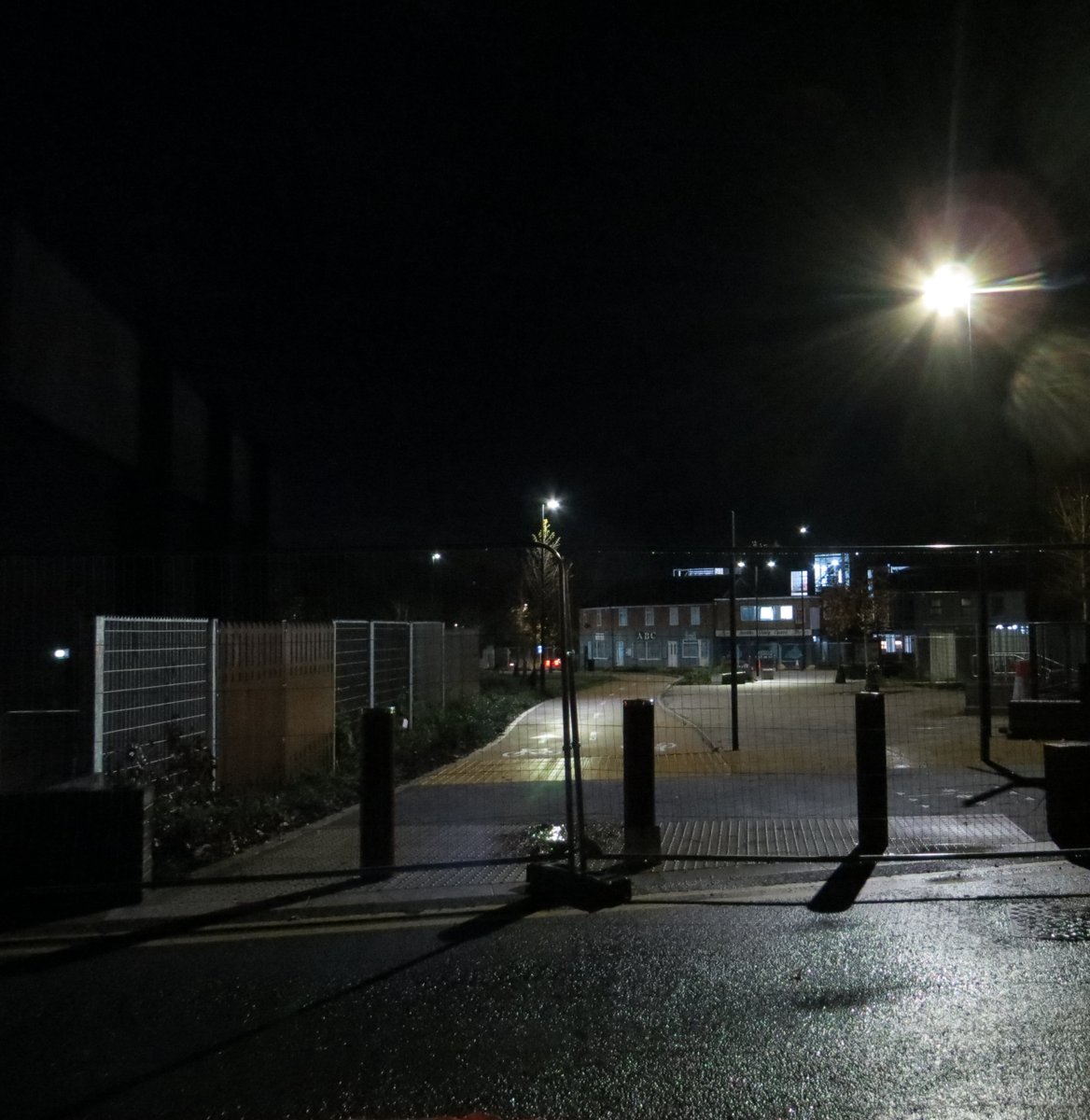 CrewePov's tweet image. Adding insult to injury,The Slope is well-lit whilst people have to navigate their way through the darkness. #Crewe #DarkNights #Disgrace #OpenTheSlope