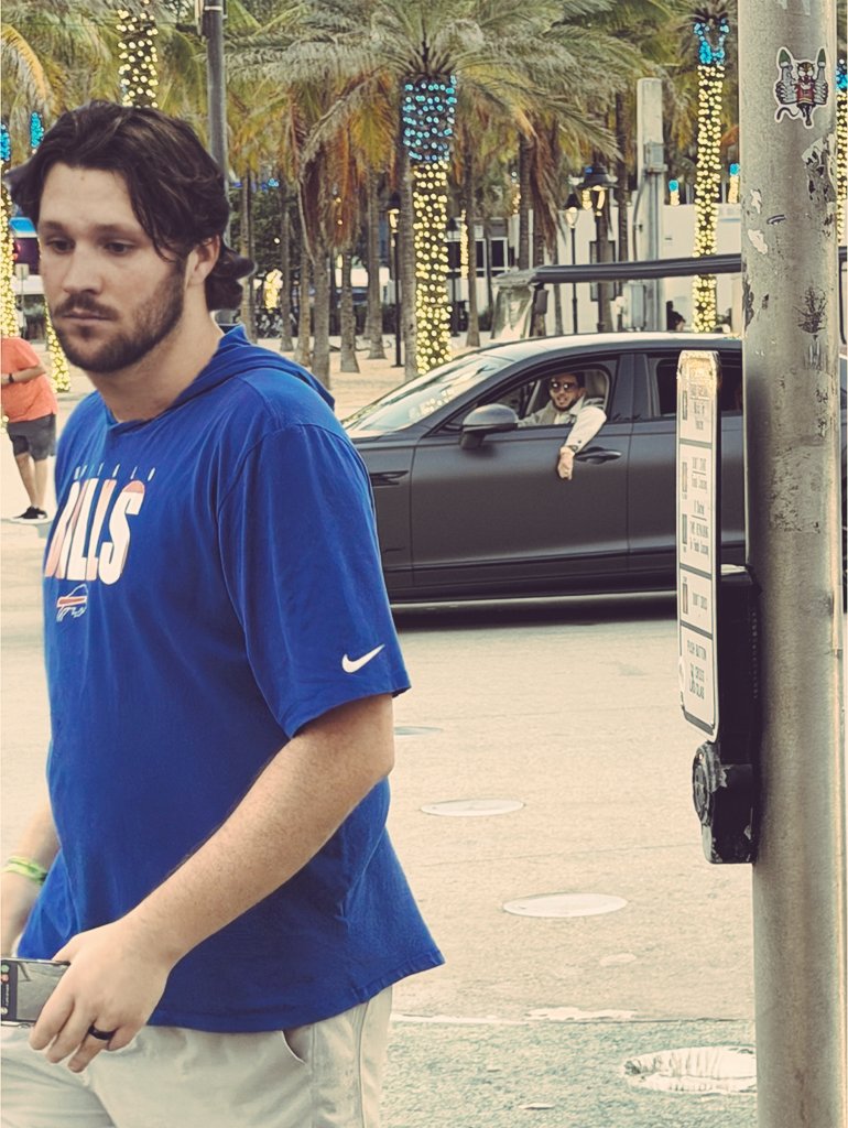 casados_aaron's tweet image. Enjoy the L Buffalo. See you later. #PhinsUp