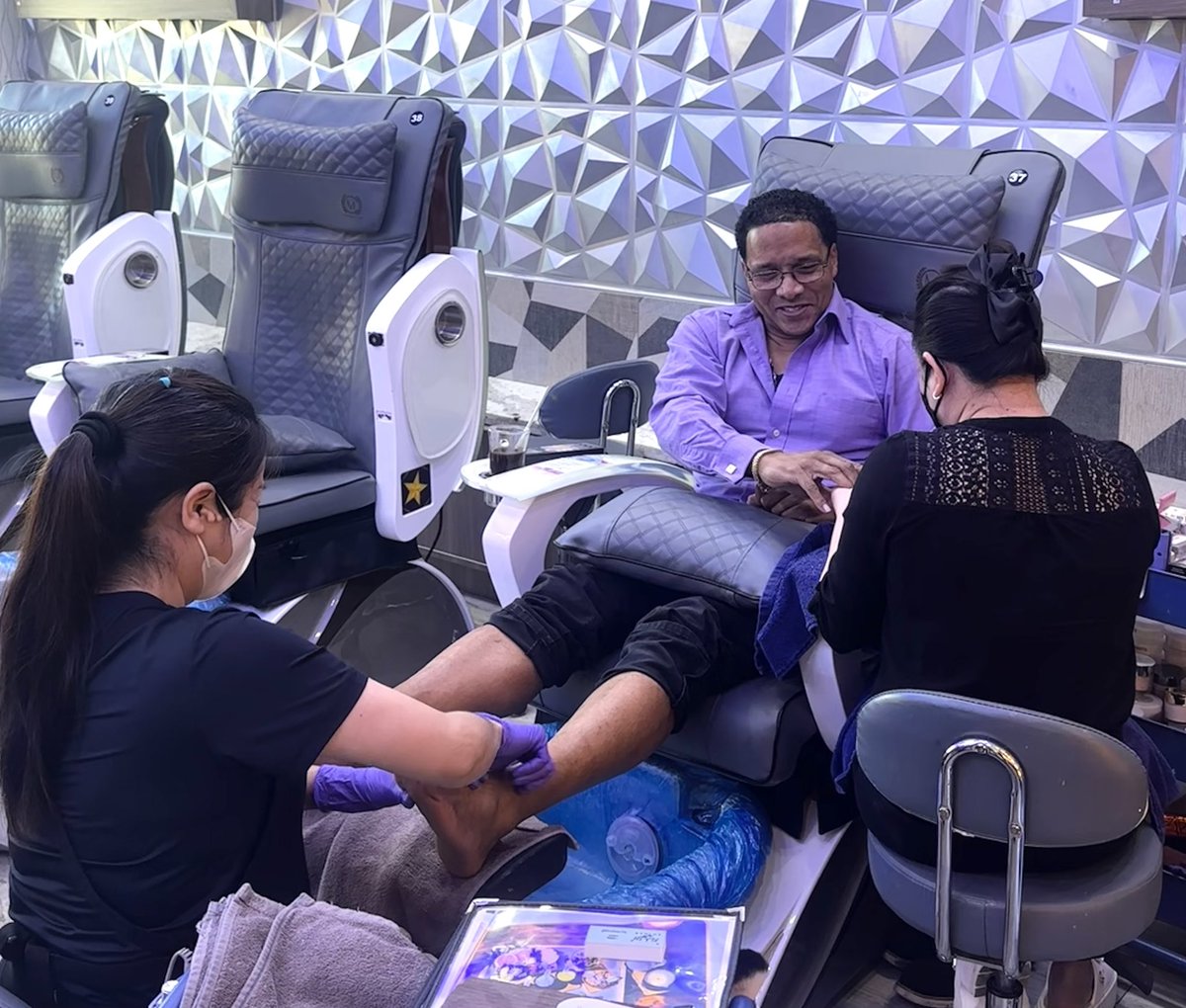 Carlducena's tweet image. We deserve to take care of Ourselves.
“Self-care is not selfish; it is necessary”.
-
Once we take care of ourselves then we can be there for others….
-
Thank you to Mia and Moon at @milanonails Grant in Houston TX for always doing such excellent work.