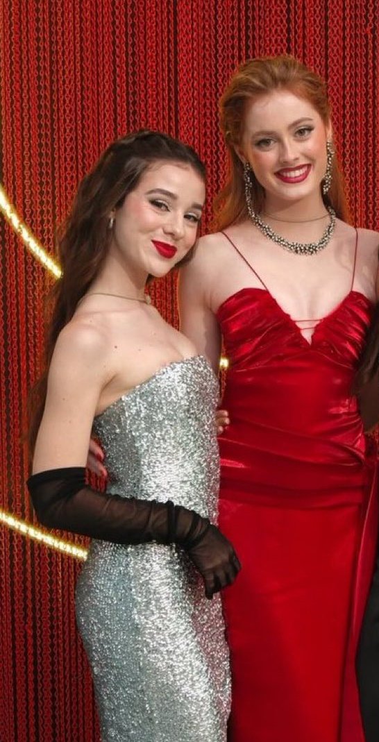 evelyn hugo y celia st james en la gala de los oscars