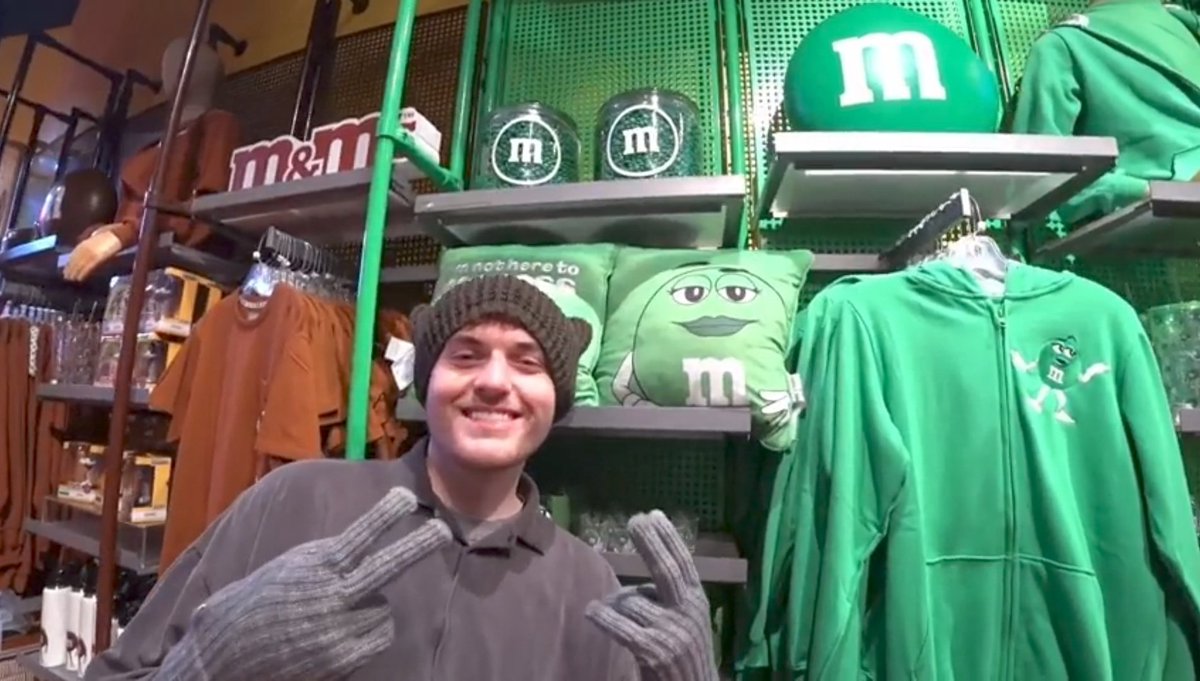 #dream: "i would wear it but youd get horny all the time" 

The stream just started...