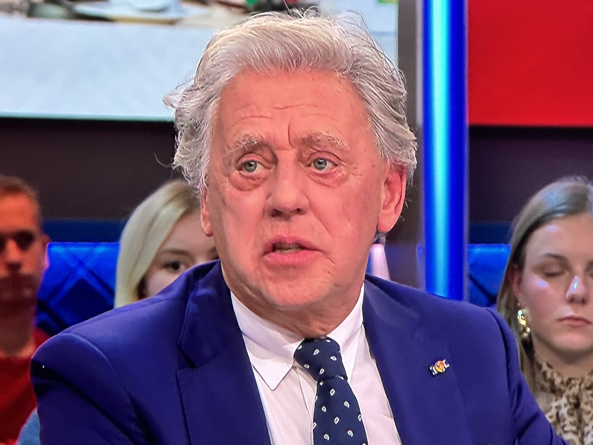 “Kan iemand dhr. Nijpels ophalen bij Pauw en de Wit? Hij moest om half 11 terug in de instelling zijn”

#pauwendewit