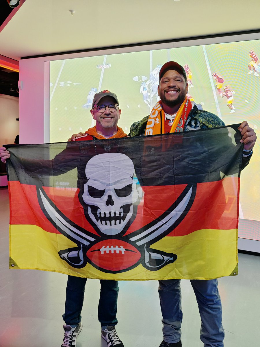 Wir begrüßen unser neuestes Ehrenmitglied und vielleicht einen der nettesten Spieler, den wir je kennenlernen durften. Thanks for coming over to Germany and welcome to the Bucs Germany, <a href="/WILL_GHOLSTON2/">Will Gholston</a>!