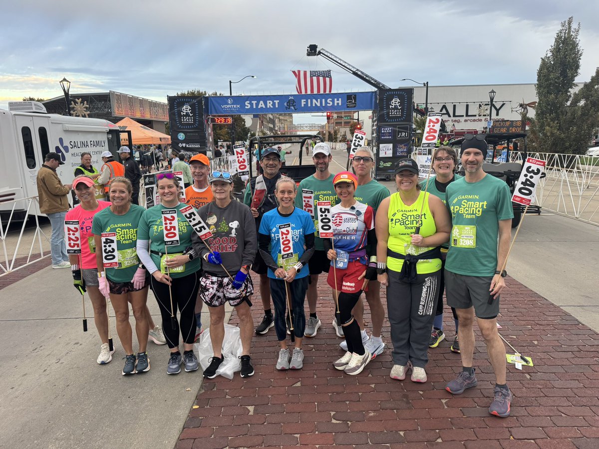 RunnersEdgeKC's tweet image. Another great weekend at the Salina Crossroads Marathon! Huge thanks to our amazing @garmin Smart Pace team for keeping the miles steady and the energy high.