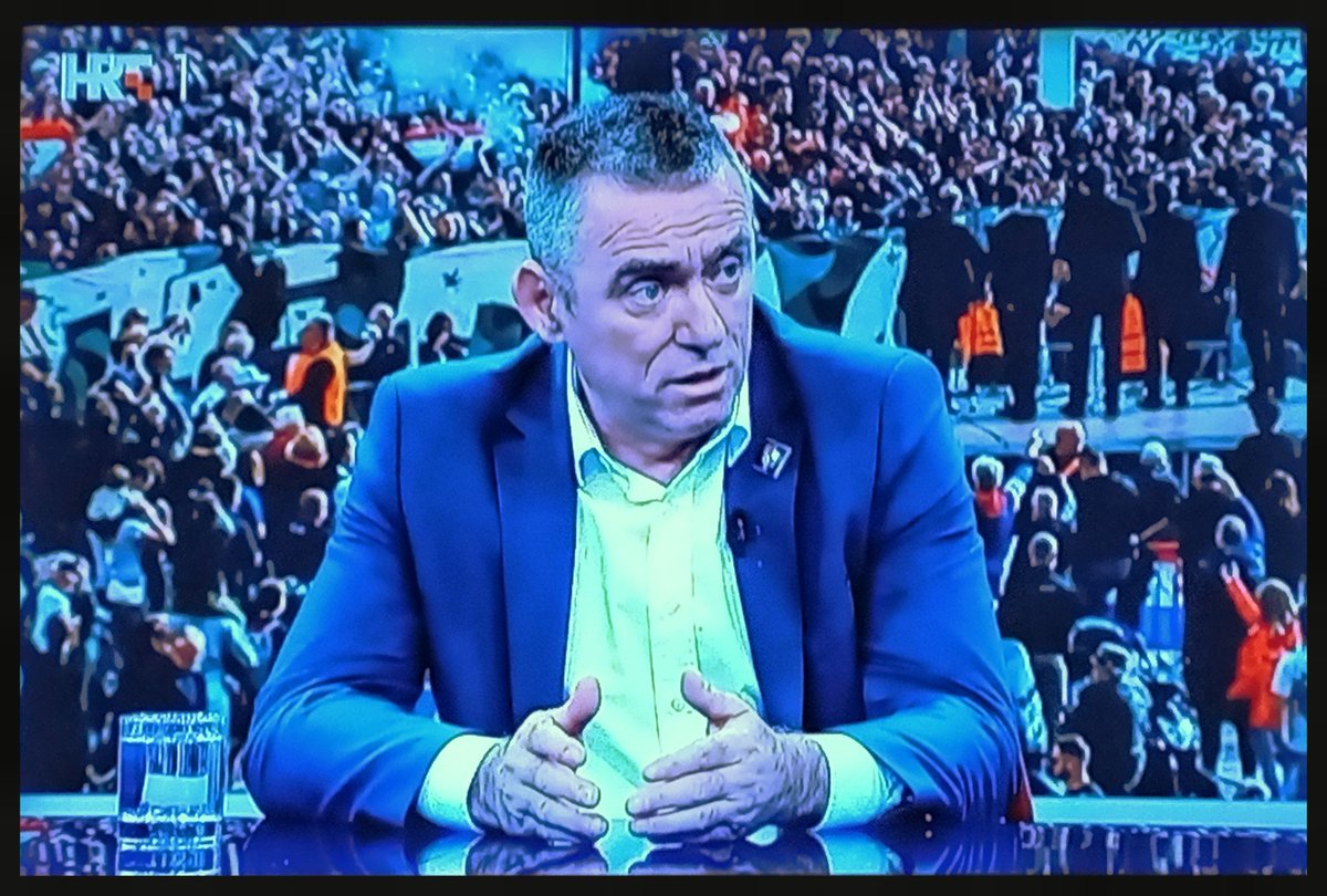 Vrhunski intelektualac DP-a Stipo Mlinarić Ćipe u Otvorenom:"Ovo što se dogodilo i što se događa, da nam bude u Zagrebu jedan Medaković, Dejan, koji je tvorac SANU Memoranduma, da dođe u Zagreb i da on tu, kobajage, nešto, izložbu neku otvara...
Dejan Medaković je preminuo 2008.