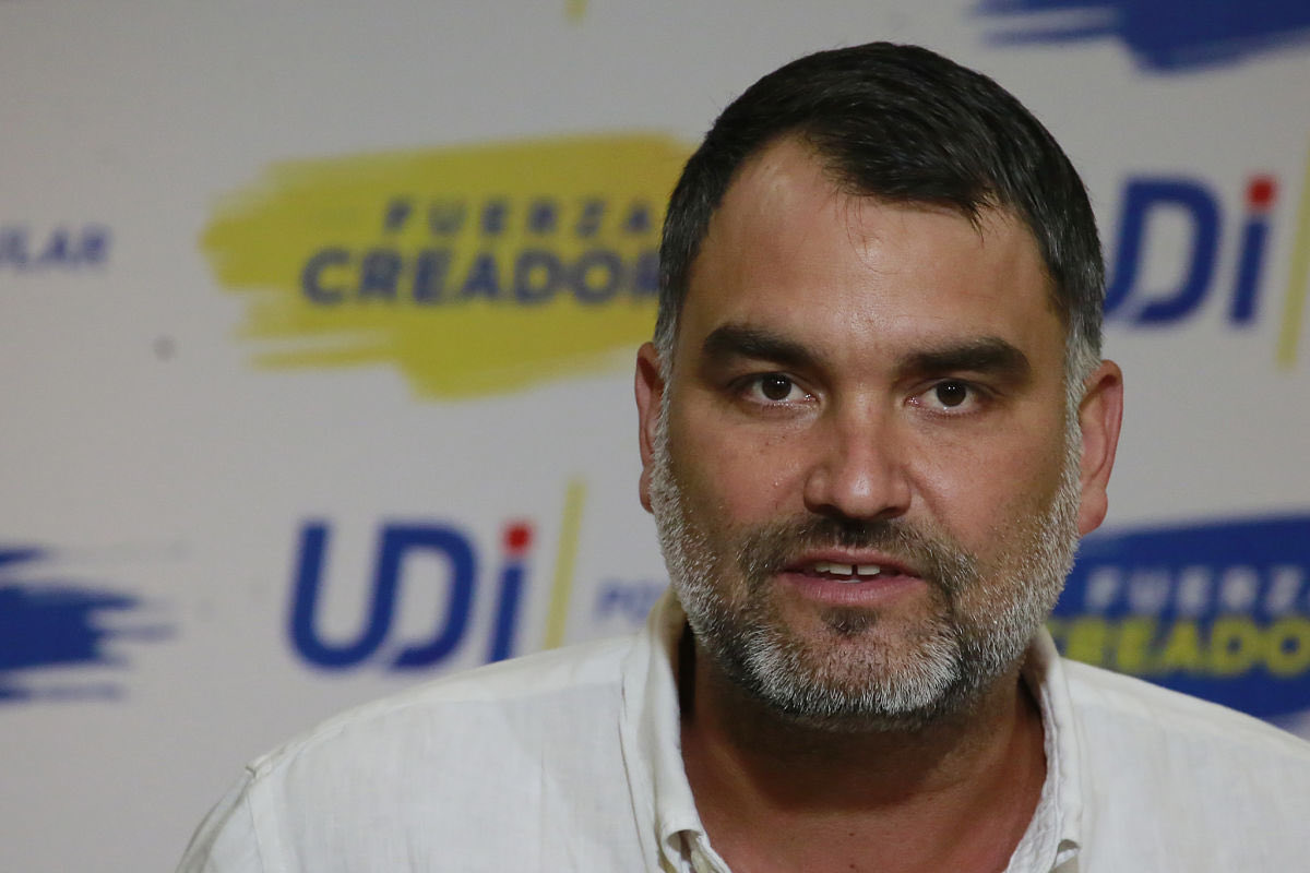 BotCheckerCL's tweet image. Se abstuvieron (votaron en contra) de destituir a Ulloa:

Pedro Araya (PPD)
Rojo Edwards (Republicano)
Javier Macaya (UDI)

Lo que debió ser un fallo unánime, dados los antecedentes, nos sirvió para ver quienes avalan la corrupción en Chile.