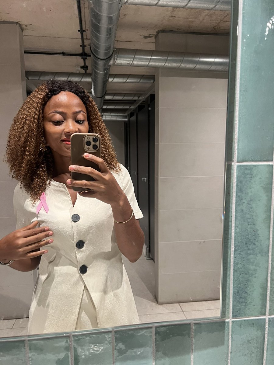 sekeruth5's tweet photo. S’aimer soi-même est le début d’une histoire d’amour qui durera toute une vie.. love my self
#beautecongolaise #muasi #kitoko  #kinoise #+243 #afrogirl https://t.co/InFjTlOm7y