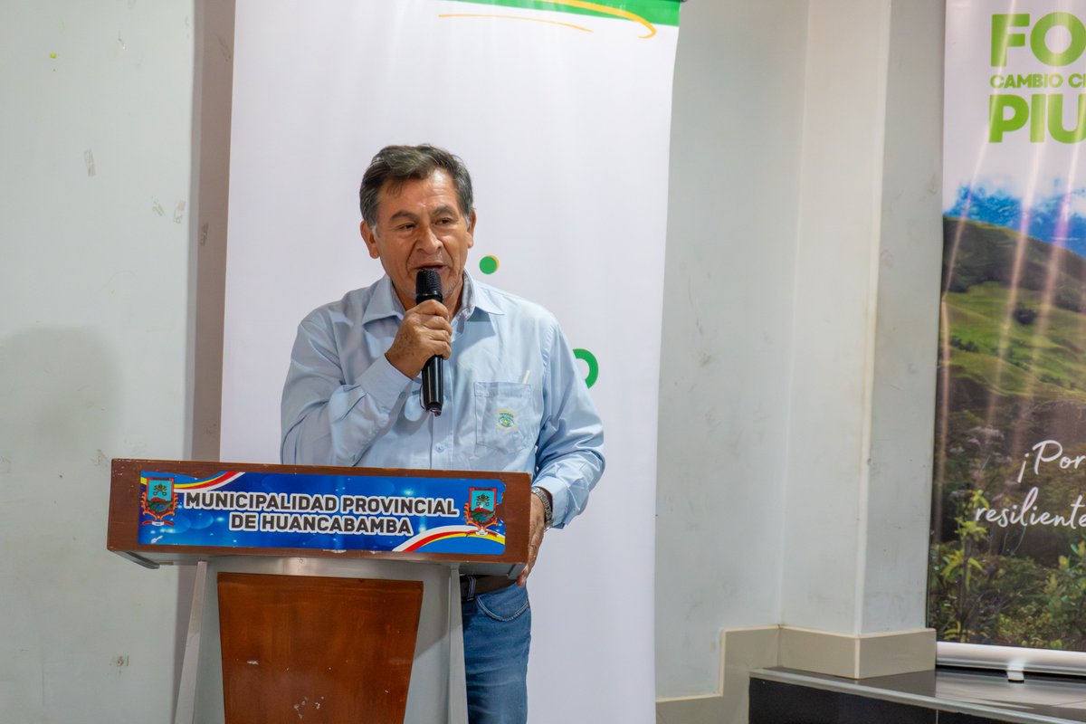 PROGRESO3's tweet image. Asi se vivió el día 2 del foro, realizado en la Municipalidad Provincial de Huancabamba. Al cierre del evento, el director de la PROGRESO, Ing. Raúl Tineo Torres, sembró La Samaritana un árbol de La Quina, especie emblemática de los Andes huancabambino.🌱