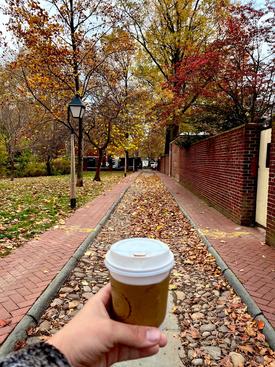 Jimmyking35's tweet image. Even on a gloomy day, the Old City section of Philadelphia is so incredibly beautiful