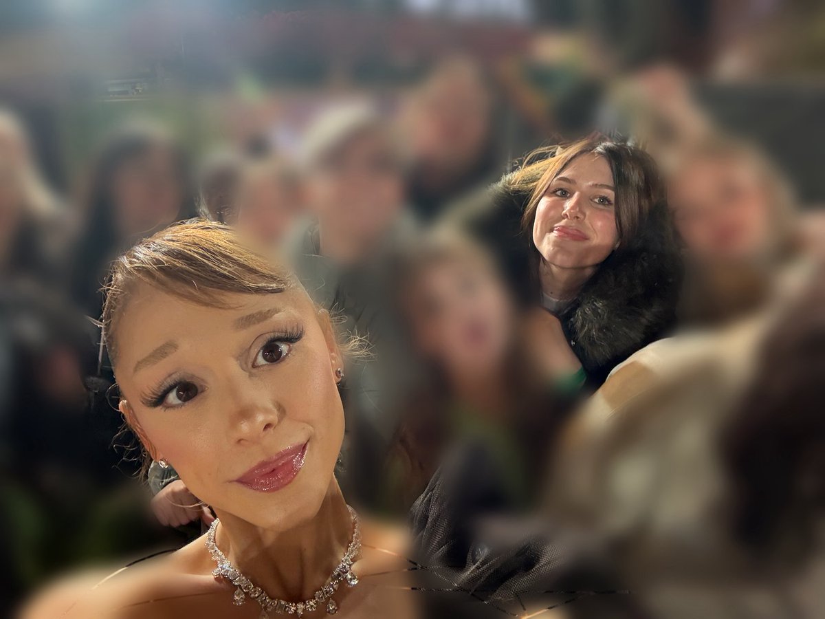 ً sophie ˚ ༘ 𑣿 met ariana tweet media