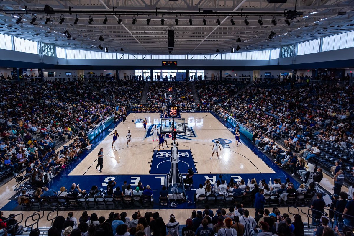 𝗙𝗜𝗟𝗟𝗘𝗗 𝗧𝗛𝗘 𝗛𝗜𝗟𝗟 🏟️

The Eagles crowd of 5,322 vs. No. 5 LSU not only broke a facility record, but broke the all-time attendance record for a Georgia Southern home basketball game — men or women.

#HailSouthern
