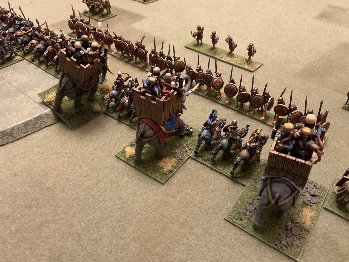 Oldwargamer's tweet image. Played DBA with @MarcusTregenza Sassanids Persians last night. Such a lovely army. #DBA #28mm #Persians