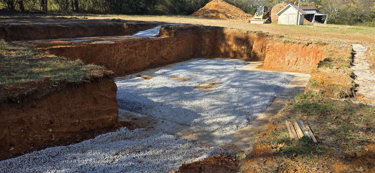 LogHomePro's tweet image. CONSTRUCTION: Gravel installed in basement. #BigTimberBuilders