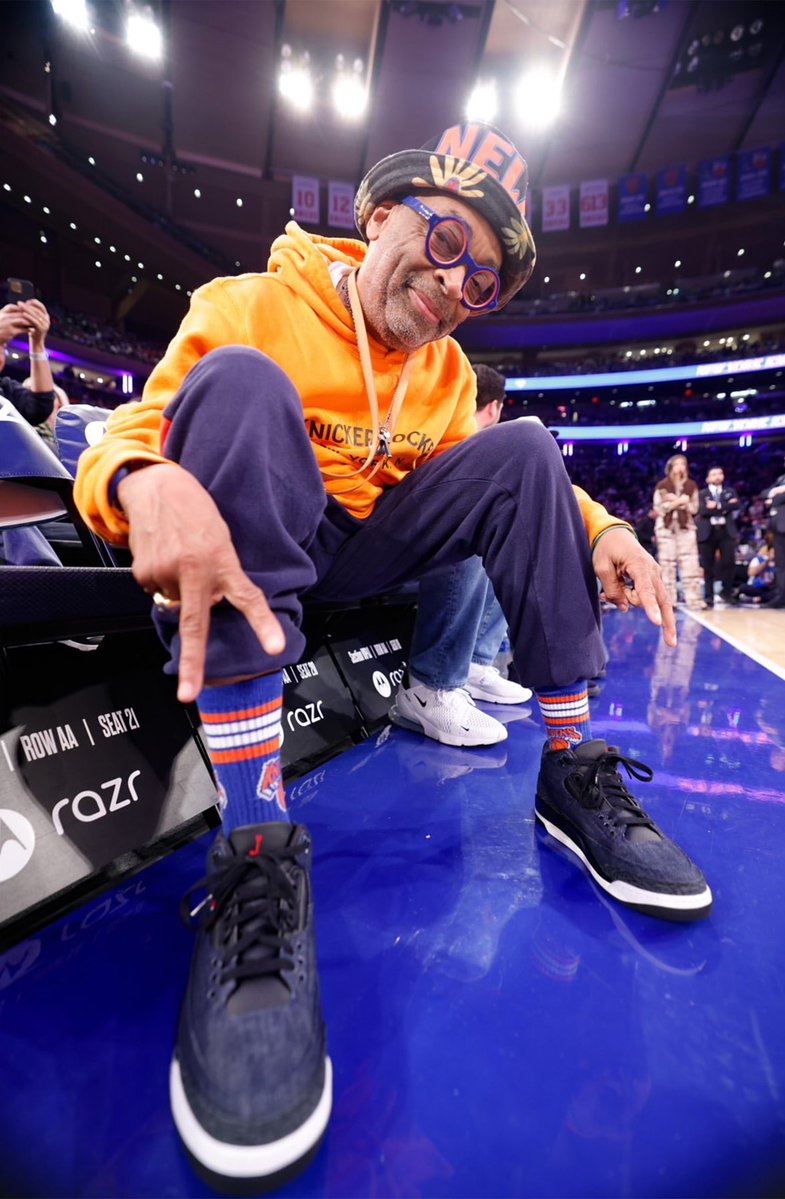 sneakerhack1's tweet image. LEVI&apos;S × NIKE AIR JORDAN 3 DENIM 
2026年発売予定

sneakerhack.com/archives/283330
スパイクリーが着用