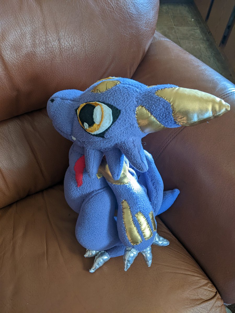 ultramitehero's tweet photo. After playing a little bit of #DigimonStoryTimeStranger I added a Monodramon to my team and became downright OBSESSED with him, so I KNEW I had to make a plush of him!!! After weeks of work, this is what came out of it!! My very own hand-made Monodramon plush!!! I LOVE HIM!!! 🥰 https://t.co/2y9d1e2N46