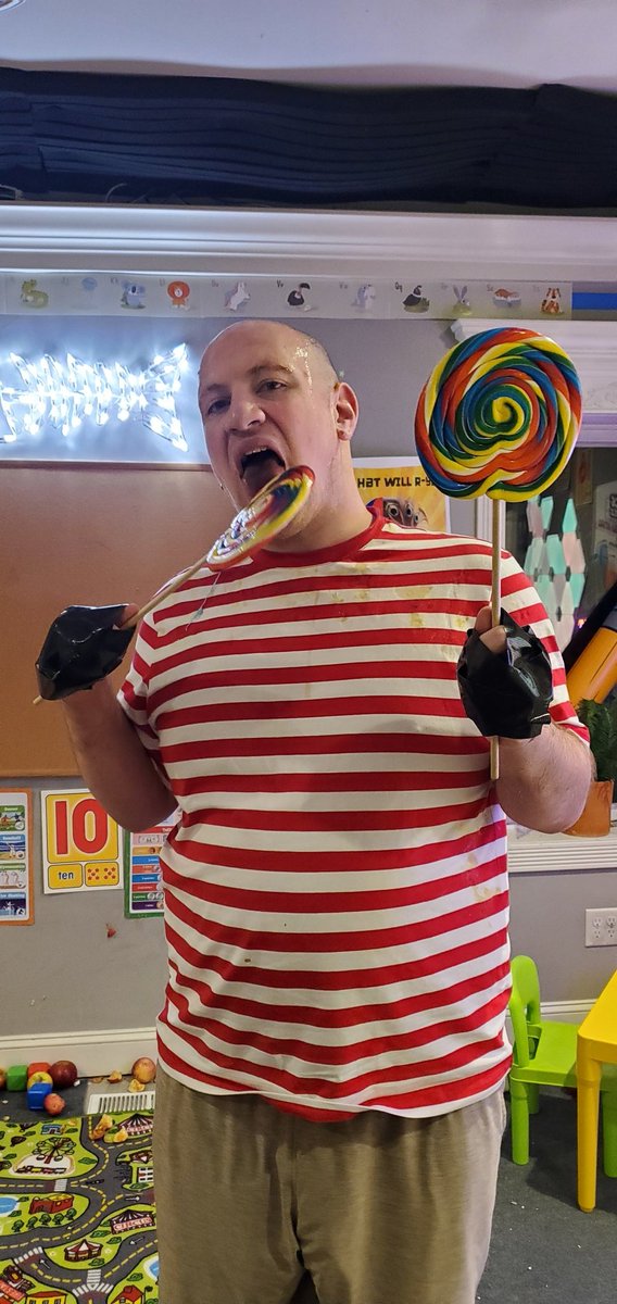 Kalkalakalak's tweet image. My beautiful boy is heading home. Thanks so much to @R_YayOFFICIAL for putting up with all of our shit and letting us make a show about him learning to tie his shoes, which we completely failed to teach him. Love you buddy!