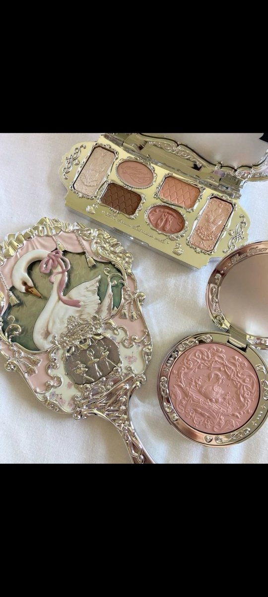 Güneş koç/ay koç 
Yükselen oğlak/Venüs balık 
Karakter karmaşası sbdbndnd