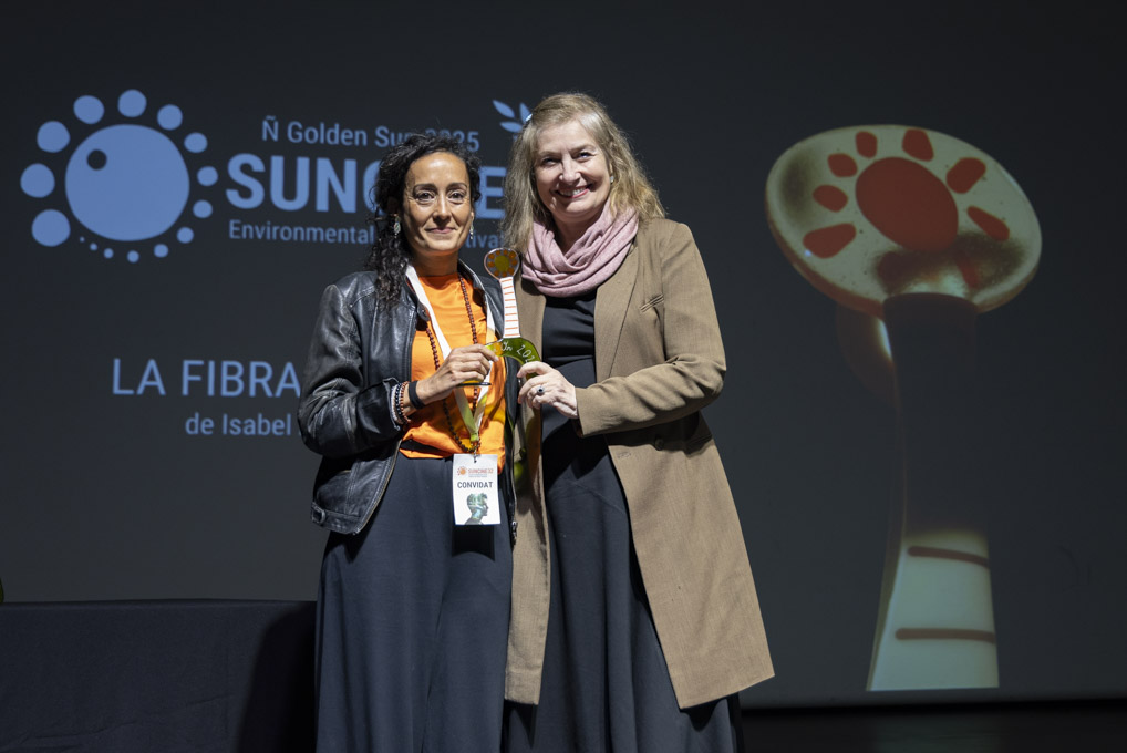 🌟 Nit de Sols d’Or al #SUNCINE32!
El Teatre Joan Colet de Calafell ple per celebrar la gran festa del cinema i del medi ambient. 🎬💚
El Festival continua fins al 23NOV en format multipantalla
📺📲 💻CaixaForum+ · Betevé · TV3 · 3Cat · SUNCINE+
#SUNCINE #ElMillorCinemaAmbiental