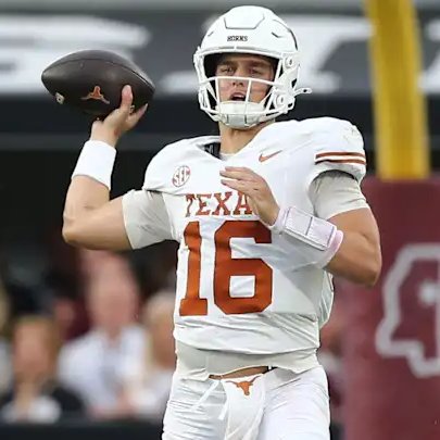 Gunner Stockton at Home:
94/132 71.2% 1032 yards 7.8 YPA 8 TDs 1 INT 155.36 QB Rating

Arch Manning away from DKR:
95/159 59.7% 1077 yards 6.8 YPA 7 TDs 4 INT 126.15 QB Rating

#GoDawgs