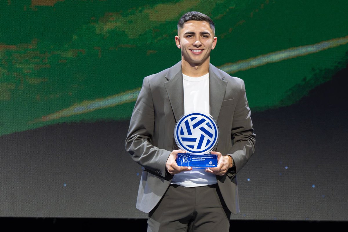 🏆 Premio a Mejor Jugador de Segunda División.🔝 

⭐️ Yeremay Hernández.