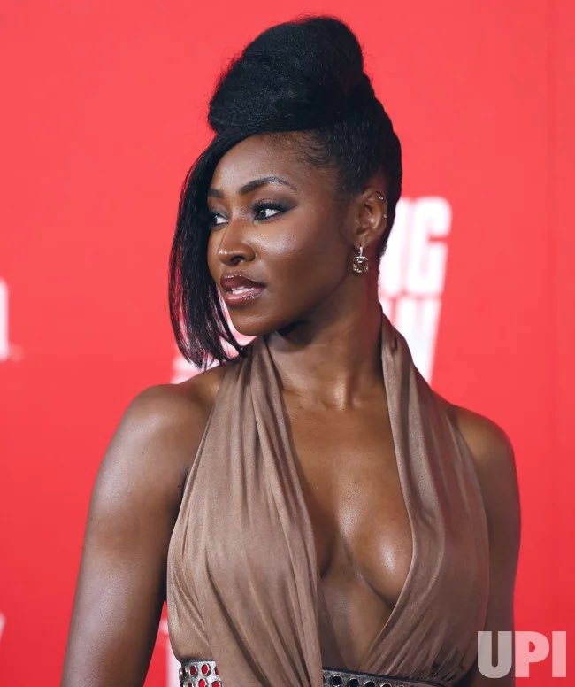 MATT REEVES PLEASE BRING JAYME BACK FOR THE BATMAN PART 2!!!! 🙏🏾