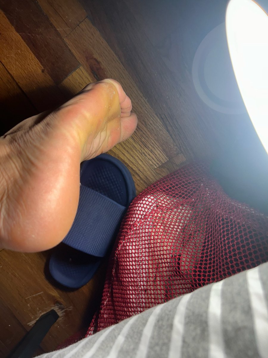 Can you lick my thick wrinkles for me? My flats made my feet stinky and discolored fans.ly/solesofsiria