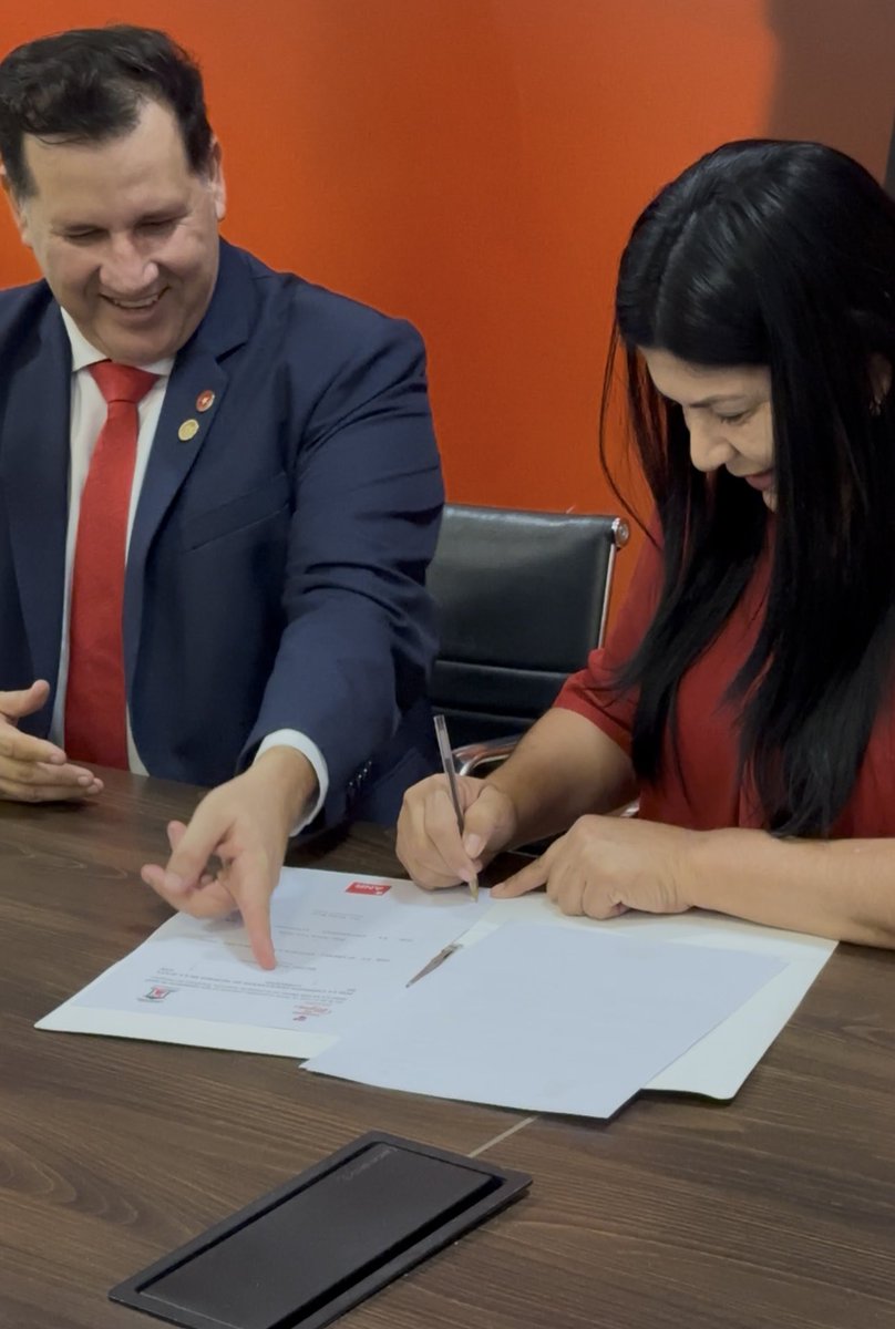 🤝 Como Presidenta de la Comisión de Mujeres de la ANR, firmé un convenio con la Academia Republicana junto a su Director <a href="/hugo_veraojeda/">Hugo Vera Ojeda</a> 

Asumo también la Coordinación Política en la Academia, con el compromiso de fortalecer la formación y el liderazgo de las mujeres coloradas.