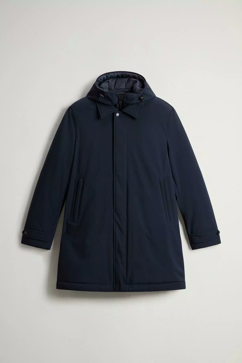 CarlosMoralesG_'s tweet photo. La semana pasada hablaba de abrigos formales para hombre. 
Pero también hay que tener en el armario abrigos más casual para otro tipo de ocasiones.

Yo siempre voy rotando entre dos modelos que tengo en negro y azul marino que son de Uniqlo y Ecoalf. 
Útiles, muy cómodos y abrigan de sobra.

Si estás buscando en estos momentos hacerte con un buen chaquetón para este invierno, aquí te dejo una selección de 4 modelos que me encantan en estos momentos:

- Abrigo 2 en 1 de nailon elástico, de Woolrich (690€)

- Parka mezcla plumón impermeable,  de Massimo Dutti (149€)

- Abrigo impermeable acolchado en softshell, de Tantä (229€)

- Isthmus Insulated Parka, de Patagonia (280€)