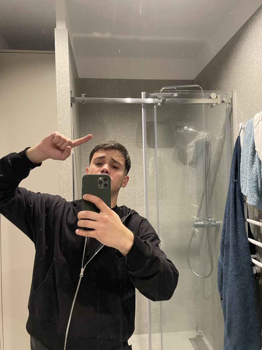 Hey guys 👋
Yeah, that’s me in the photo - just wanted to show my face so you’ll get the next post better 🫶❤️