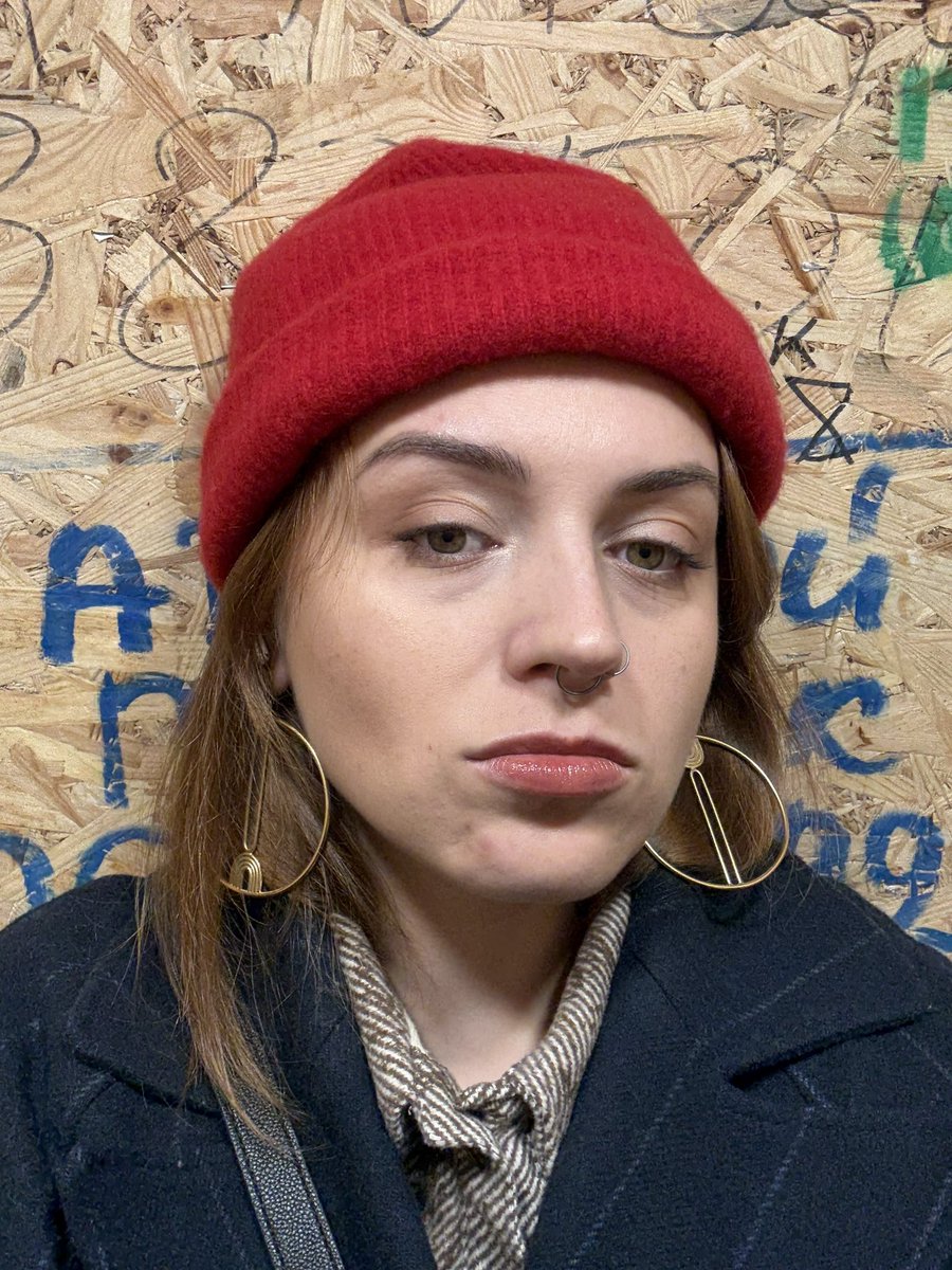 byczkasarnenska's tweet image. Фото для тіндера
В душі я добра, просто єбало таке