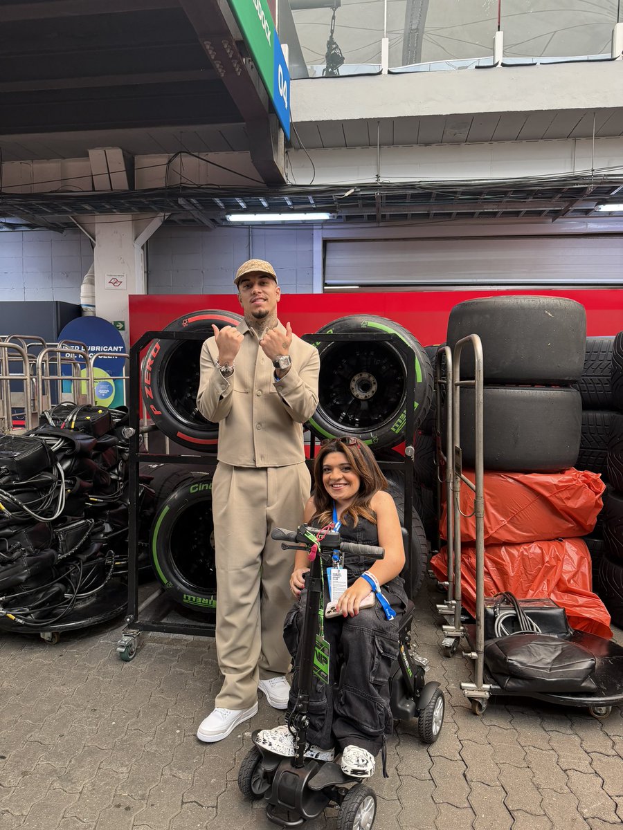 thiagoveigh's tweet image. F1 de canto com a parceira ontem
