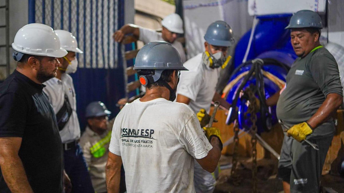 Superservicios's tweet photo. Desde la Superservicios entregamos un parte positivo de la mesa de seguimiento permanente que lideramos con las empresas @Aire_Energia y @essmar_esp, ambas intervenidas por la entidad, para garantizar la continuidad y calidad de los servicios públicos durante la Cumbre de la CELAC-EU en Santa Marta.

Más de 200 trabajadores de ambas empresas trabajaron día y noche para asegurar la prestación oportuna de los servicios durante los más de 100 eventos que reunieron a líderes de 62 países y a más de 200 representantes de la sociedad civil de América Latina, el Caribe y la Unión Europea. 

Las tres jornadas contaron con la asistencia de más de 200 mil personas, la participación de 100 emprendedores y 200 artistas, y más de 80 actividades culturales entre música, danza, conversatorios, muralismo, fotografía y teatro de títeres. 

Este trabajo articulado, realizado bajo las orientaciones del presidente @petrogustavo, reafirma el compromiso del #GobiernoDelCambio con garantizar que los grandes eventos del país se desarrollen con servicios públicos confiables, eficientes y de calidad para todos.