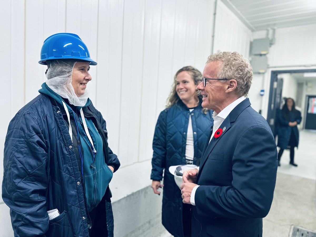 Aujourd’hui, j’ai visité l’usine d’Olymel à Ange-Gardien, qui a investi de façon importante dans l’automatisation et la robotisation de ses opérations.
Ces innovations permettent de réduire les risques de blessures et d’accidents de travail, tout en améliorant la productivité et