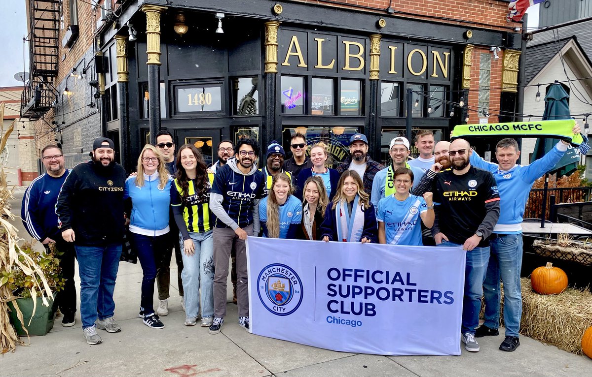 ChicagoMCFC's tweet image. A great day at @TheAlbionManor yesterday! We collected $450 and a huge box of items for a local food pantry.

We’ll be back at @AJHudsons after the international break 🩵

#mancityosc #myplmorning