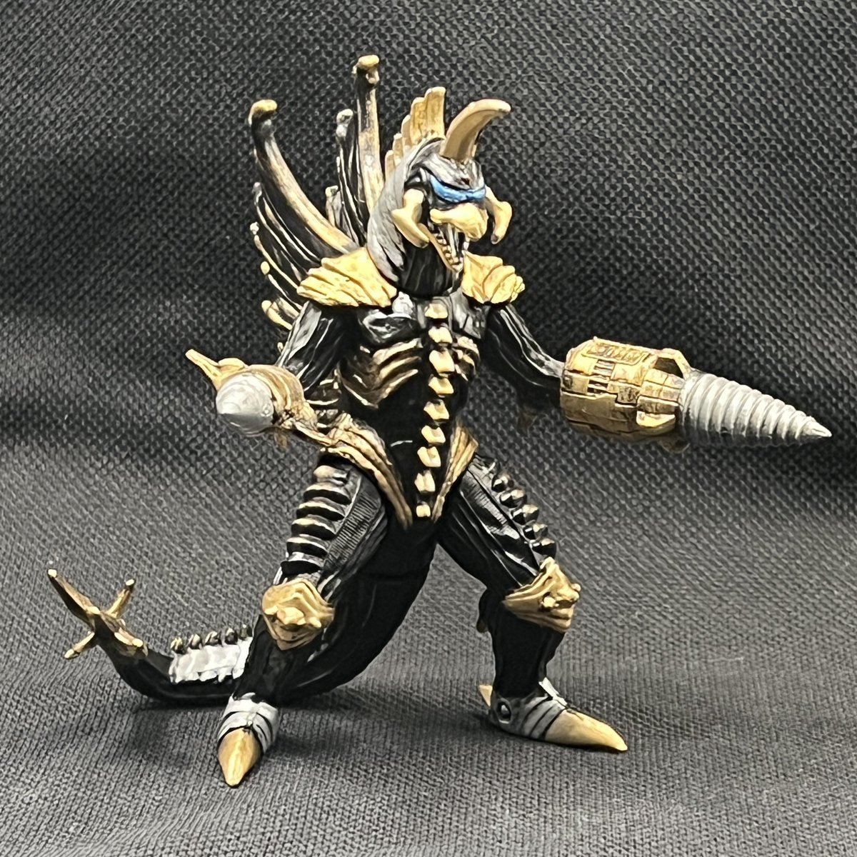 おはようございます
✨手のひらサイズで楽しめる「 #ゴジバースト 」の新作！
🟢ガトリングガイガンに続くイマジネーションシリーズガイガン

🟡ドリルガイガン！！

・・・・・・
・・・嘘です😅
ゴジバーストガトリングガイガンやっつけ改造のドリルガイガンです😊