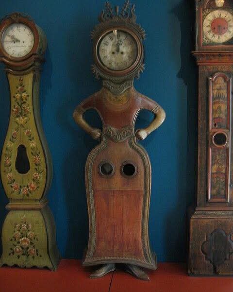 Original reloj de dama o de ¿Qué horas de llegar son estas? finlandés de Ostrobotnia, Finlandia, fabricado a principios del siglo XIX.