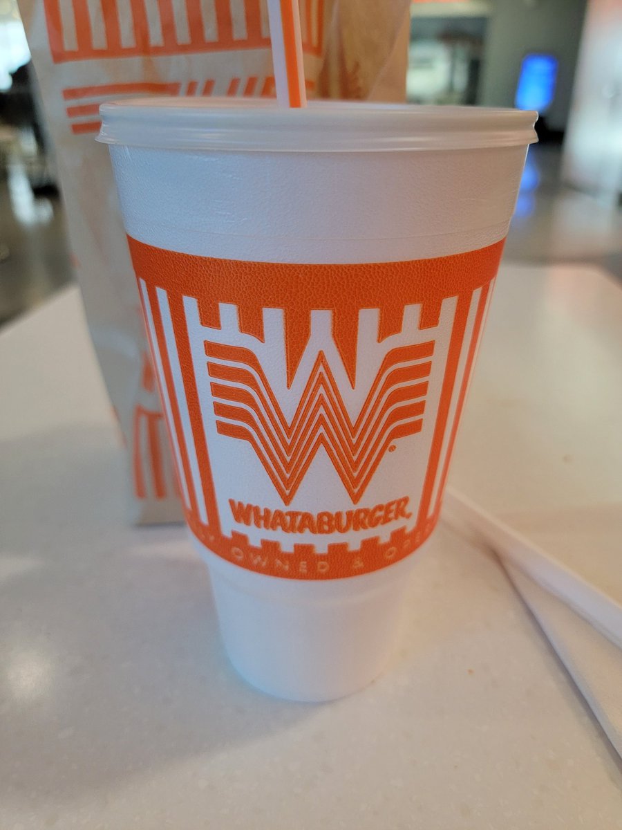 Dendritic_View's tweet image. I wish we could have nice things - a spaceage container that keeps your milkshake cold while your hands stay warm and a straw that doesn&apos;t dissolve - I promise not to throw it into the ocean when I am done