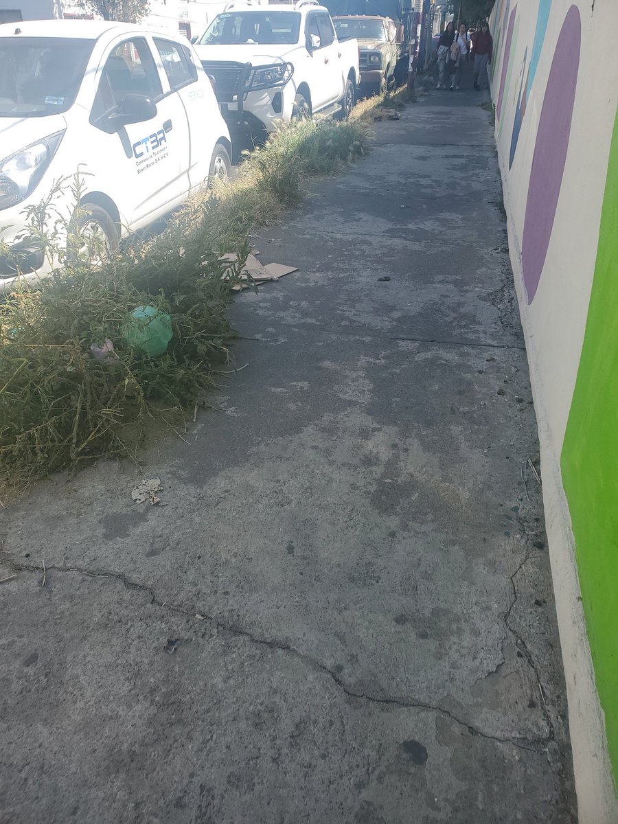 monikah23's tweet photo. Tío @yancolozano la Primaria #BenjaminGurrolaCarrera quedó pintada muy bonita PERO l@s niñ@s también merecen caminar libres de tanta basura no cree? Ccp @TuAlcaldiaGAM @SOBSECDMX #GAMlateconfuerza Norte 95 esq. Eduardo Molina col. Nva. Tenochtitlán https://t.co/r60ed99gPv