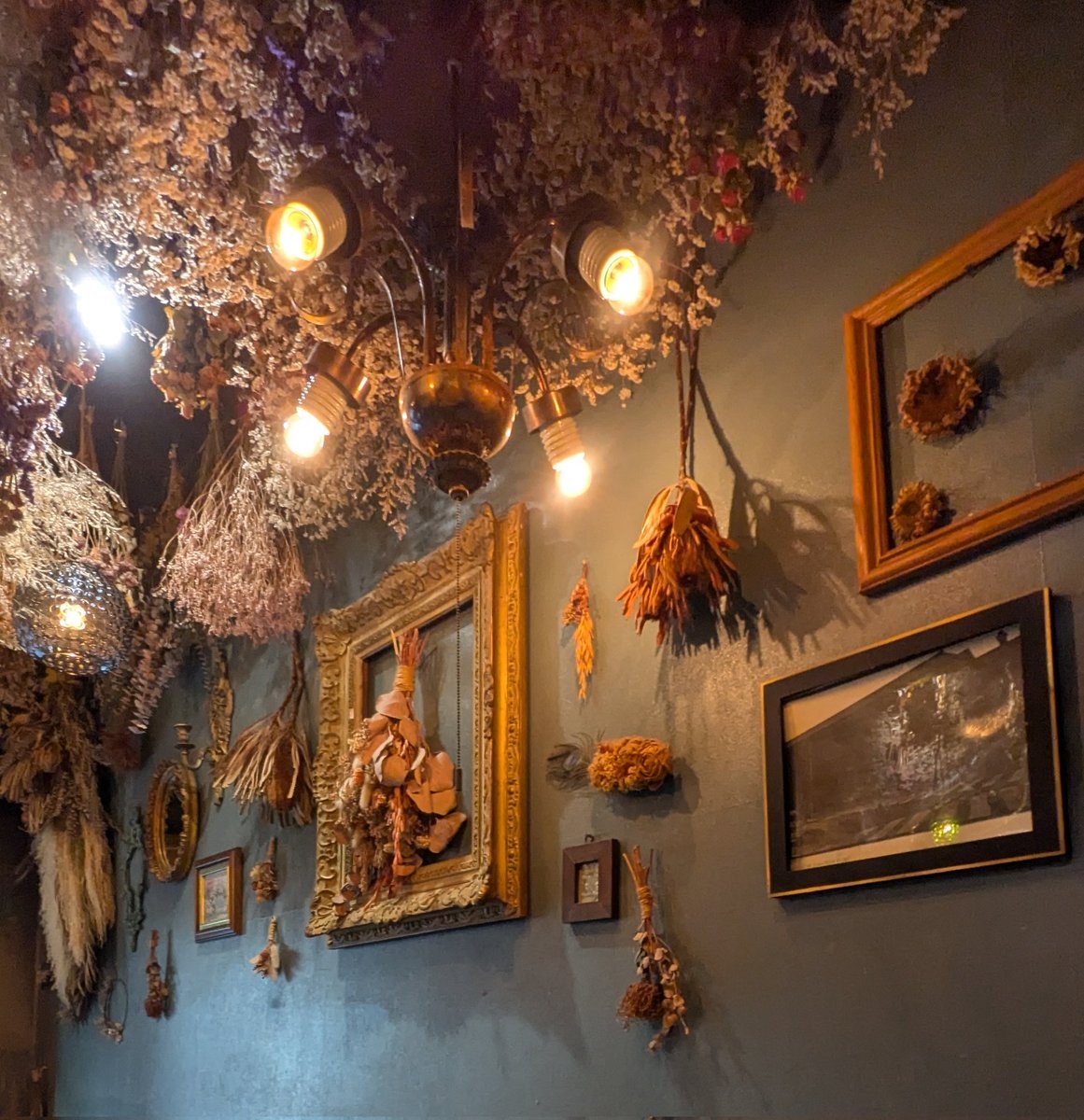 a_p_r_i_c_0_t_'s tweet image. サモちゃんと奇跡のopus併せ💐
たぶん私たちの服や持ち物を見て、ごはん上の🌼の色を選んでくれた気がする🥰
今度はクリームソーダ目がけて行きたい😌✨