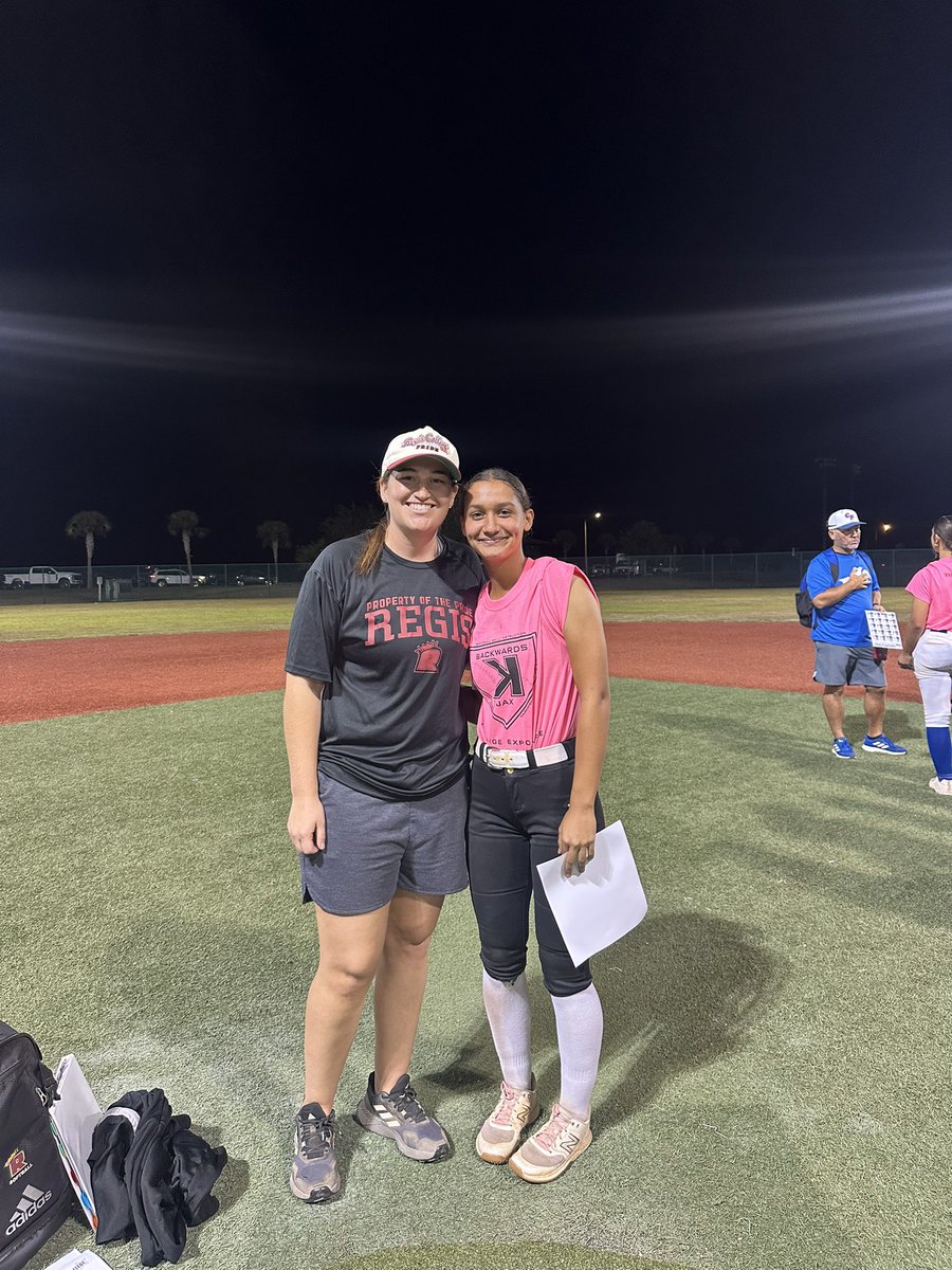 AmeliaMe2009's tweet photo. Had an amazing time at the BACKWARDS K Showcase &amp; Camp this weekend! Grateful for the opportunity to compete, learn, and grow. Really enjoyed talking with @carolyn_biel Thank you for your time and conversations! 🥎💪 @BackwardsKJax @regis_softball #Softball #BackwardsKShowcase https://t.co/vA9wRtJSIr