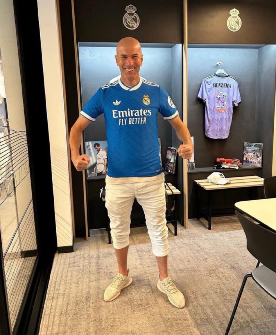 RM4Arab's tweet photo. ZIZOU! ✨💙 https://t.co/wBn6YLe7ev