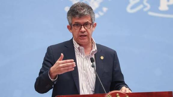 dcuevas_pl's tweet image. El @MinSaludGuate notificó al @MPguatemala qué el convenio con UNOPS finalizó el 17 de octubre, días antes que el caso fuera judicializado. Joaquín Barnoya, ministro de Salud, dijo en una citación del 30 de octubre, bajo juramento, que el convenio con UNOPS estaba en análisis.