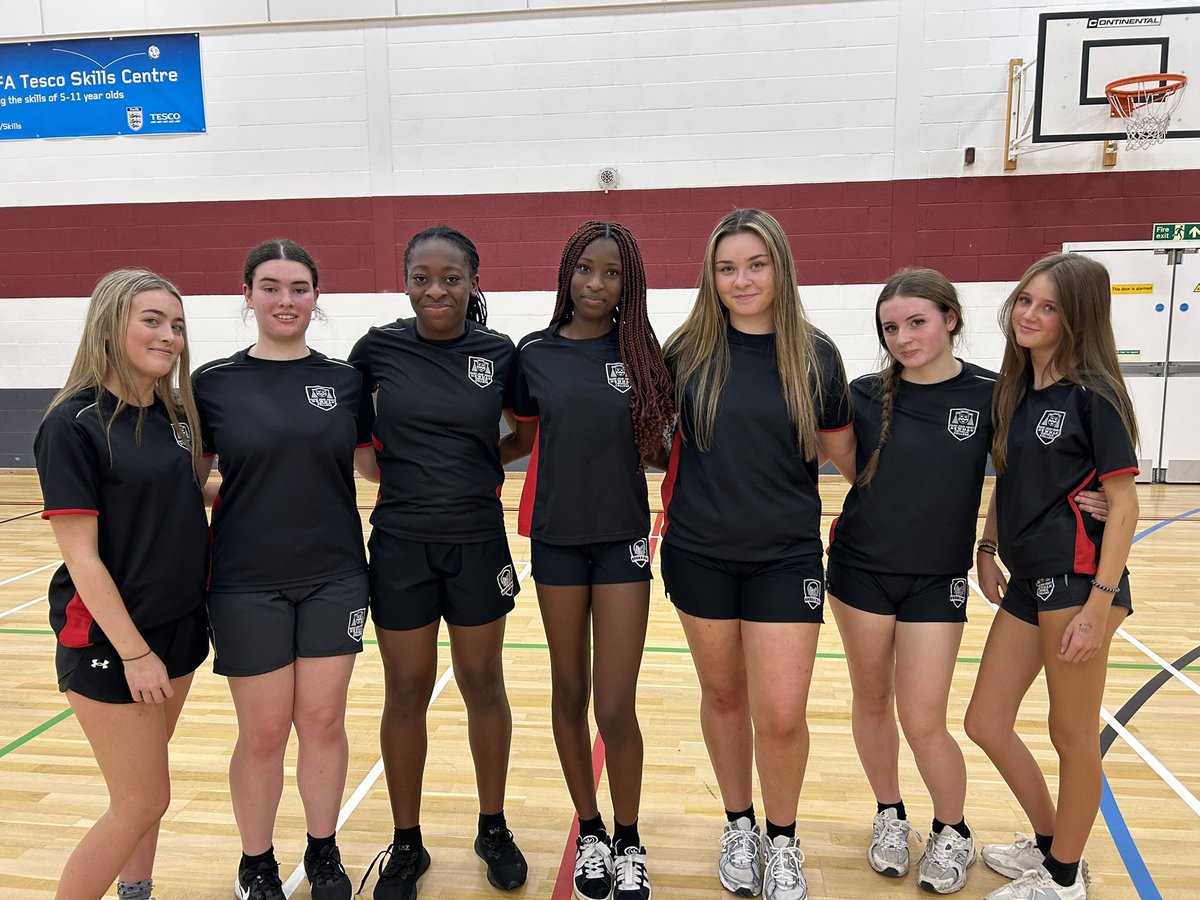 A narrow 4-5 defeat for our Year 10B Netball team in the Oldham league. Some fabulous netball on display from all the girls - lots of positives to take into their next match! Well done to Darcelle for being awarded GOTG! 👏🏐#teamnewman <a href="/MrsKP_Newman/">Mrs Phillips</a> <a href="/NewmanRCCollege/">Newman Catholic College</a>